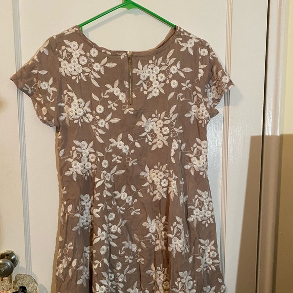 NWT Sadie & Sage top with embroidered flowers - Picture 2 of 10